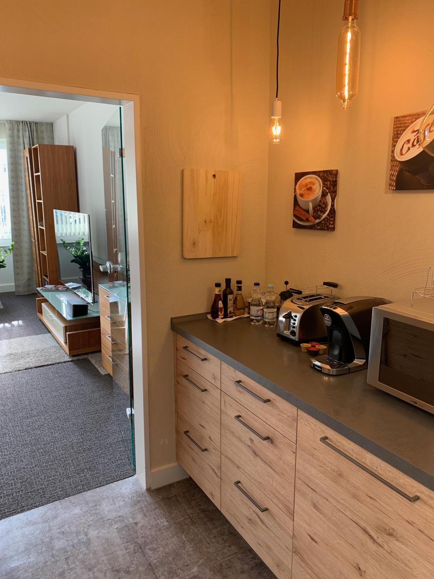 Besotel Erkrath- Schicke Fewo Oder Apartments Zentral Naehe Bahnhof Und Autobahn Im Neandertal Mit Glasfaser Wlan Und Freies Parken Luaran gambar