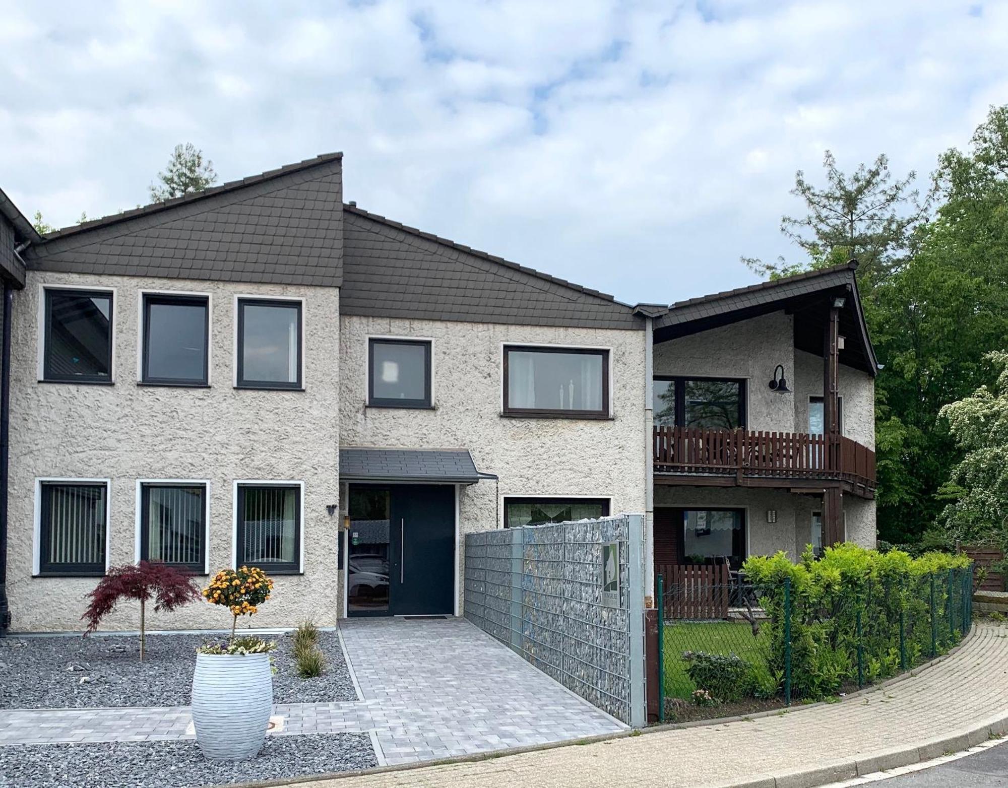 Besotel Erkrath- Schicke Fewo Oder Apartments Zentral Naehe Bahnhof Und Autobahn Im Neandertal Mit Glasfaser Wlan Und Freies Parken Luaran gambar