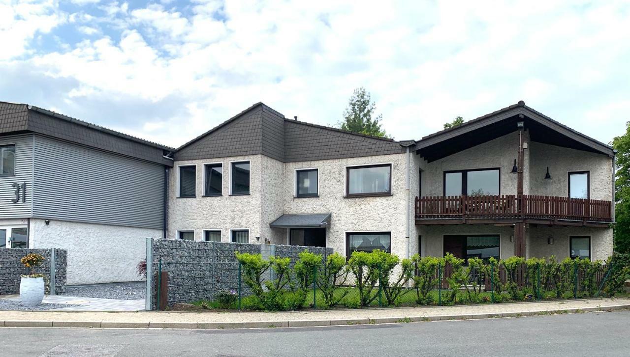 Besotel Erkrath- Schicke Fewo Oder Apartments Zentral Naehe Bahnhof Und Autobahn Im Neandertal Mit Glasfaser Wlan Und Freies Parken Luaran gambar